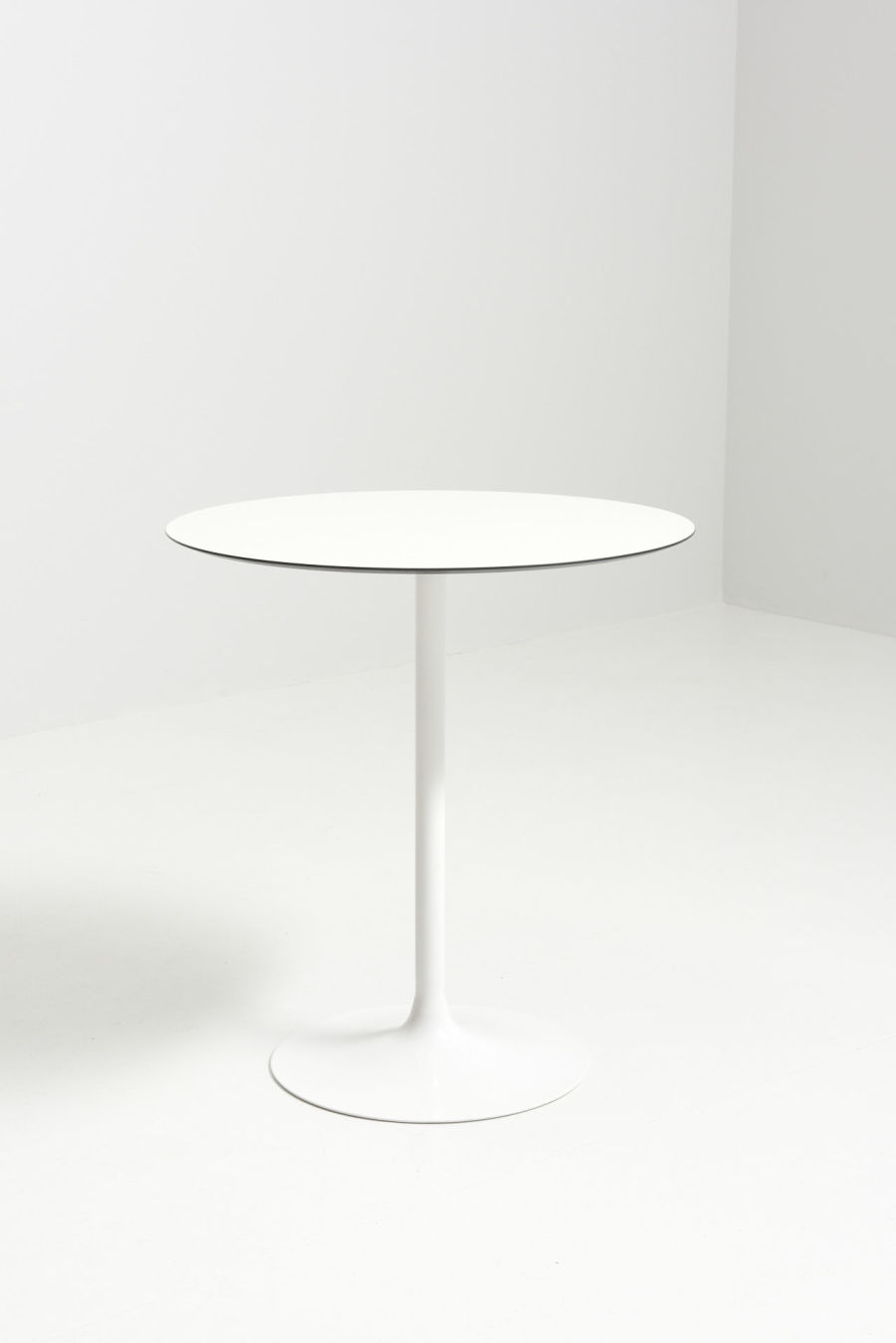 modestfurniture-vintage-3002-small-dining-table-tulip-foot05