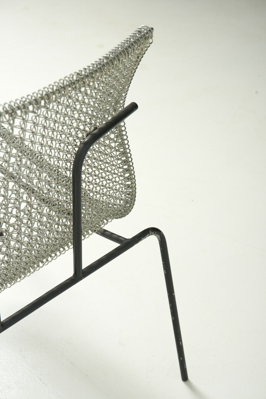 modestfurniture-vintage-3123-spectrum-metal-wire-mesh-chair08