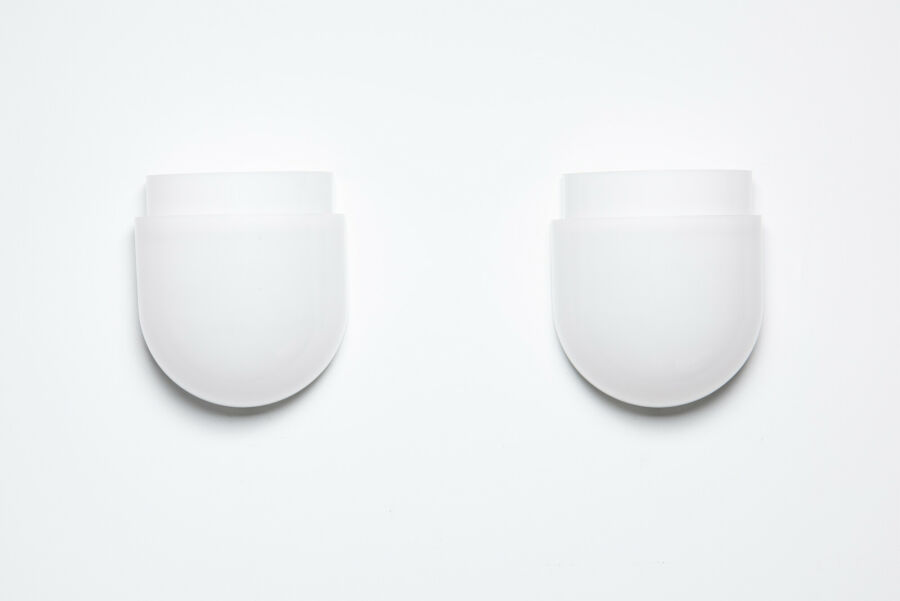 pair-of-white-acrylic-italian-wall-lamps-70s1Oo5D