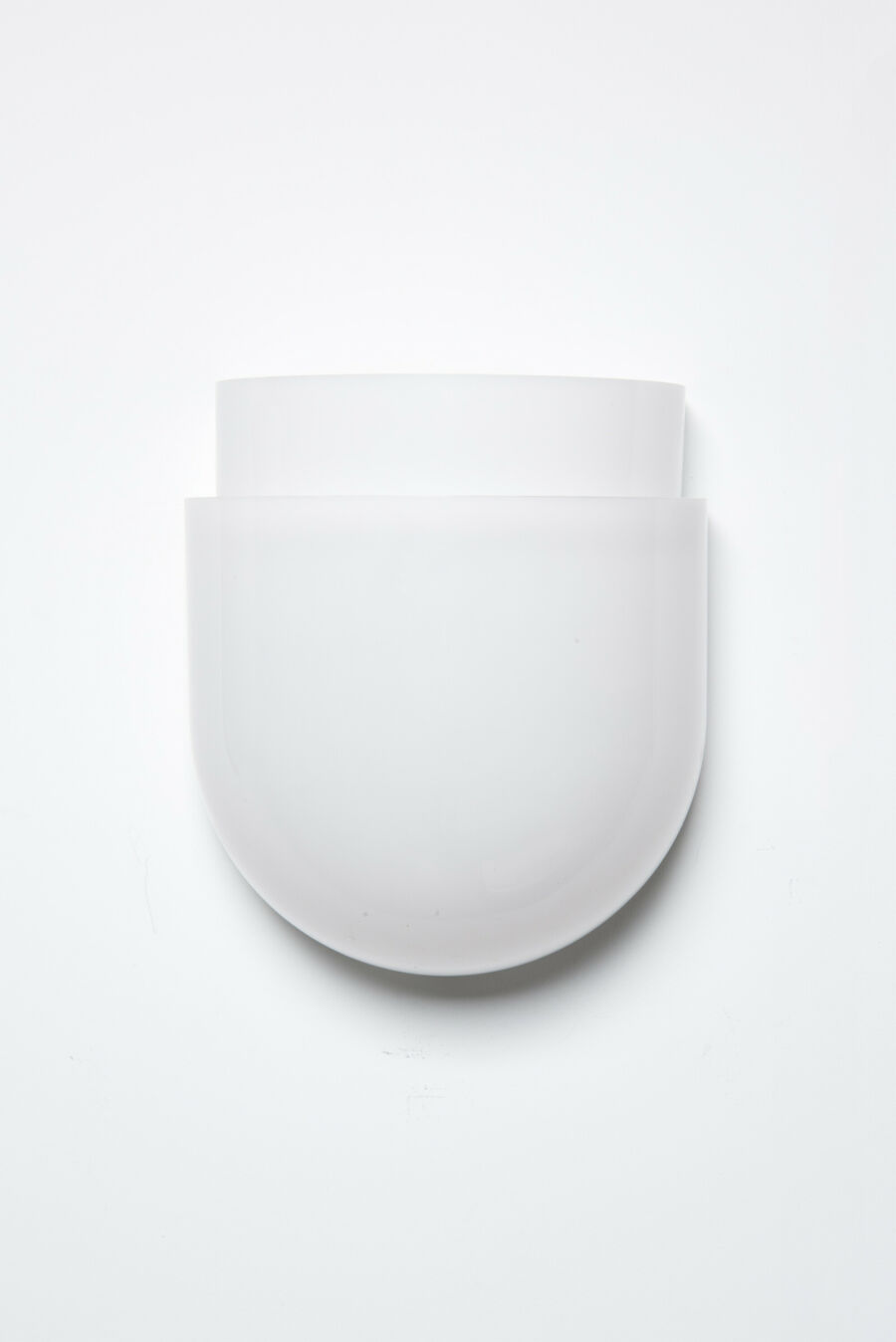 pair-of-white-acrylic-italian-wall-lamps-70s2ZMgi