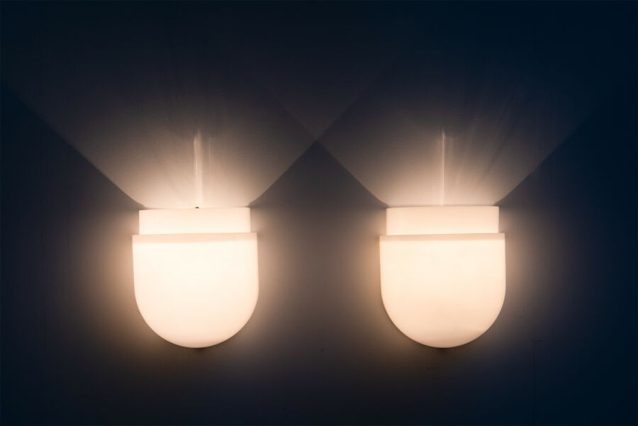 pair-of-white-acrylic-italian-wall-lamps-70s5UvzI