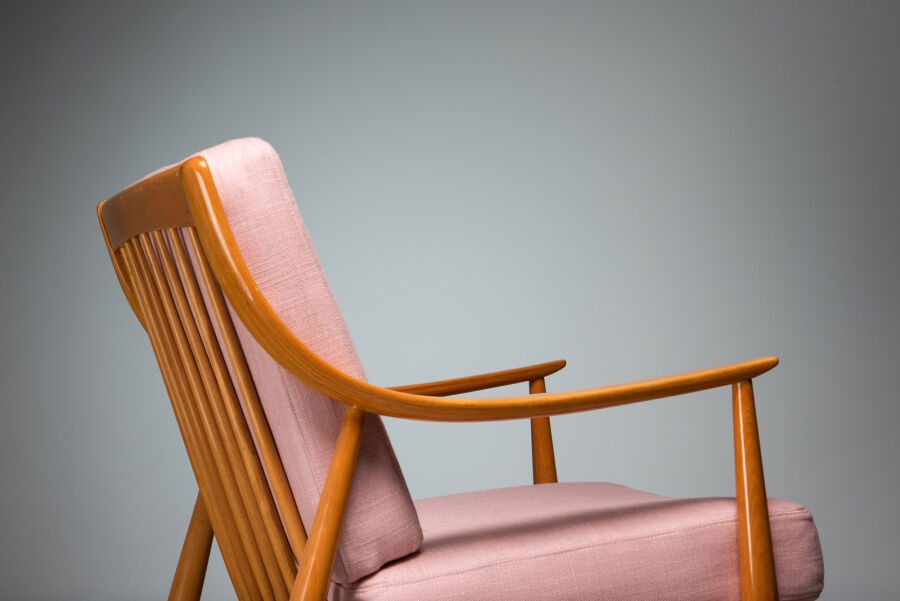 roze-houten-stoel-7