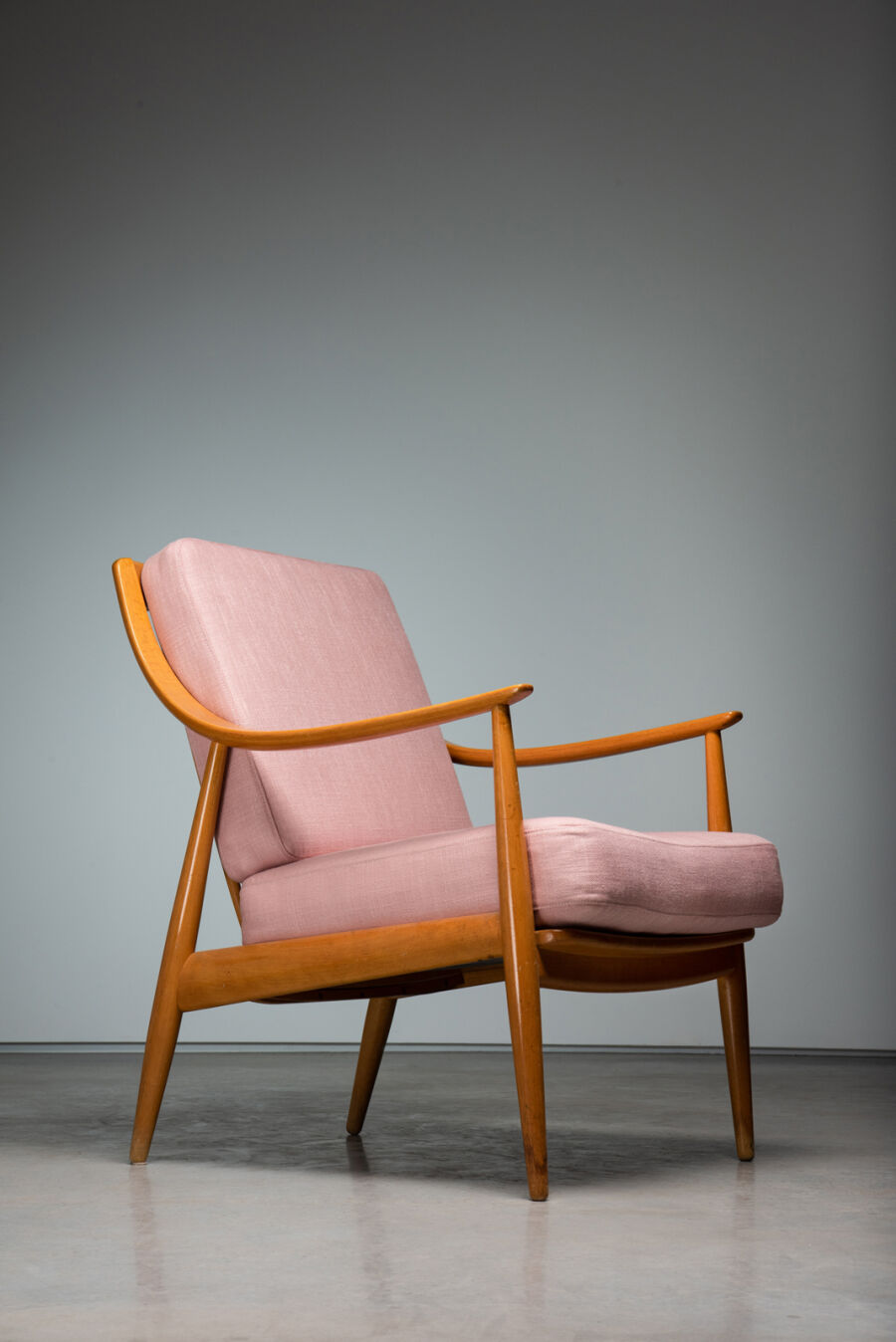 roze-houten-stoel-8