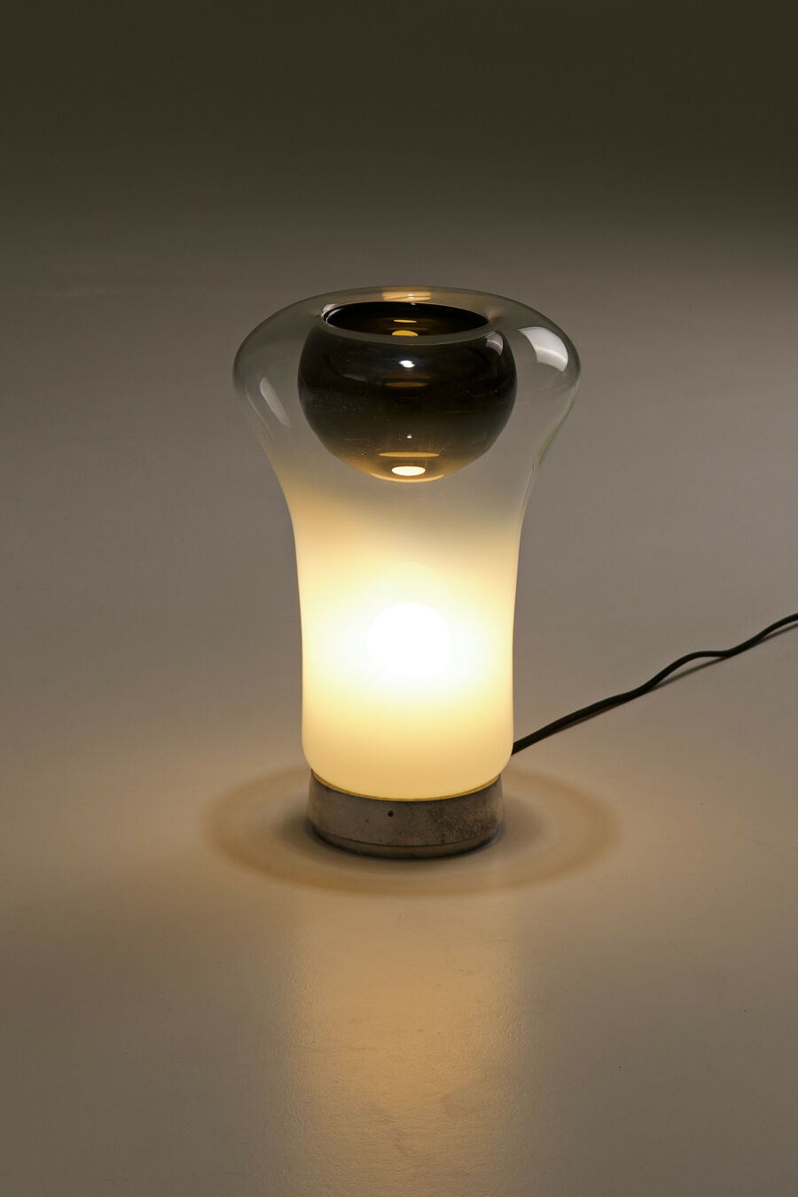 sappho-table-lamp-angelo-mangiarotti-01