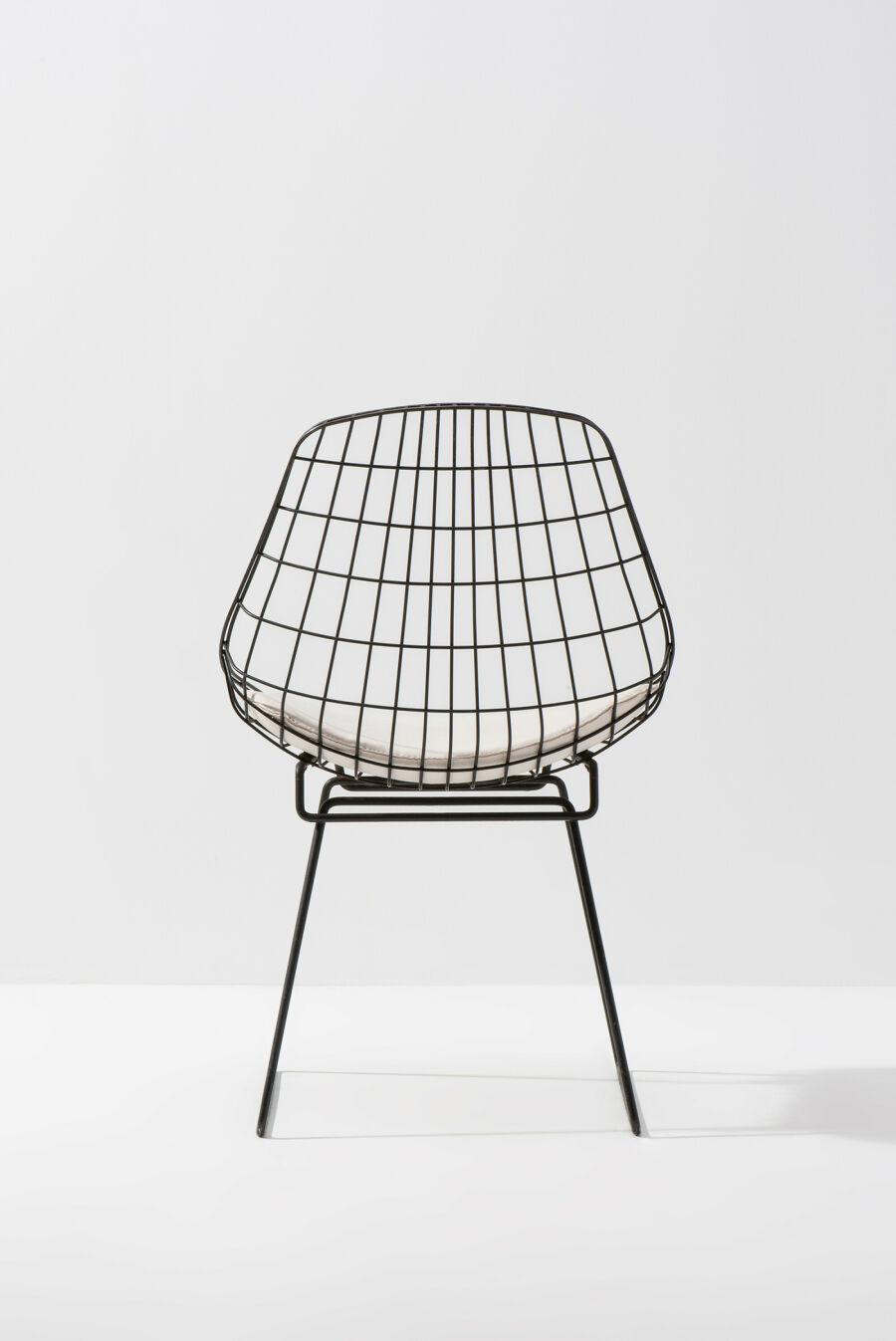 sm05-wire-chairs9