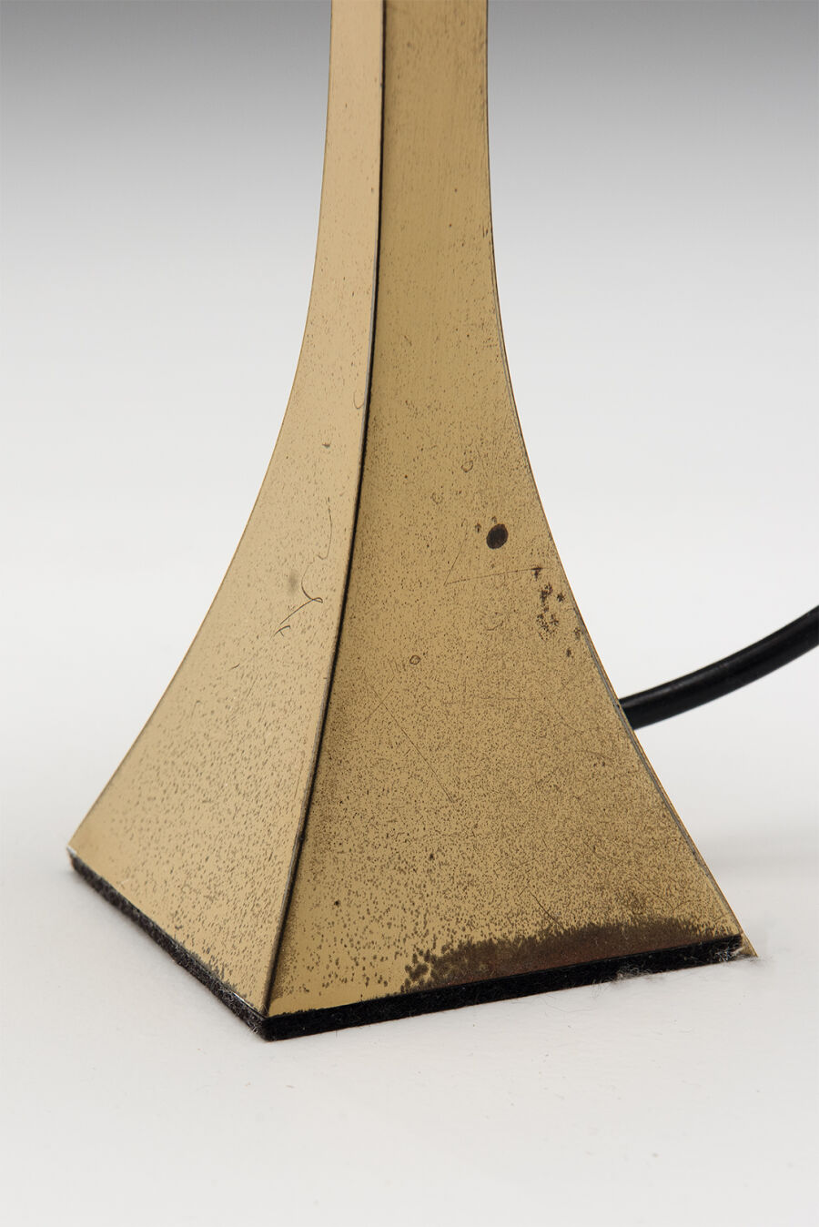 TABLE LAMP IN BRASS - PYRAMID Tonello Grillo Montagna Grillo High Society