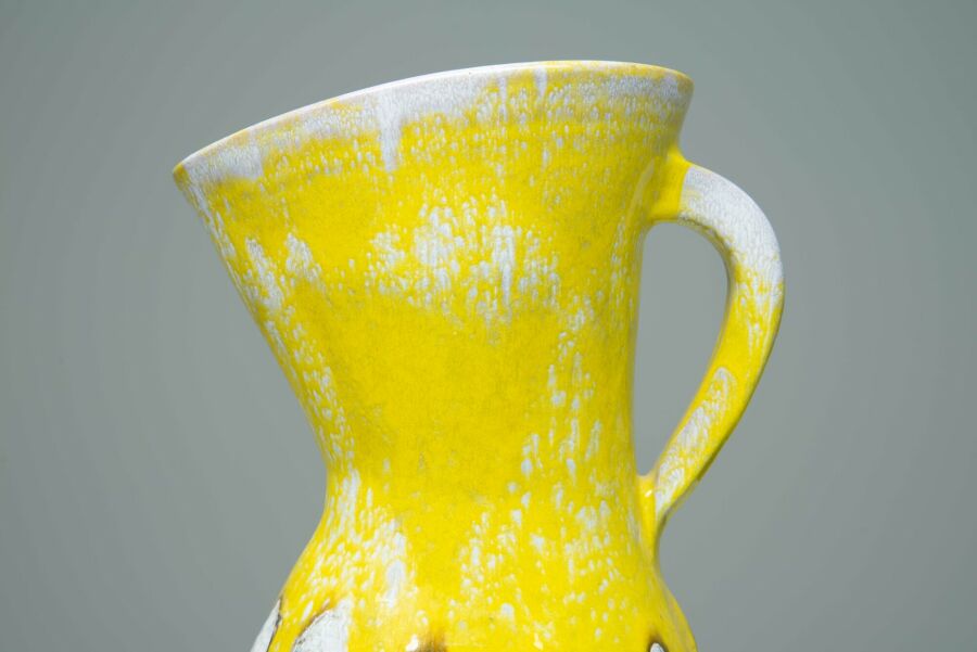yellow-vase-18PhF4