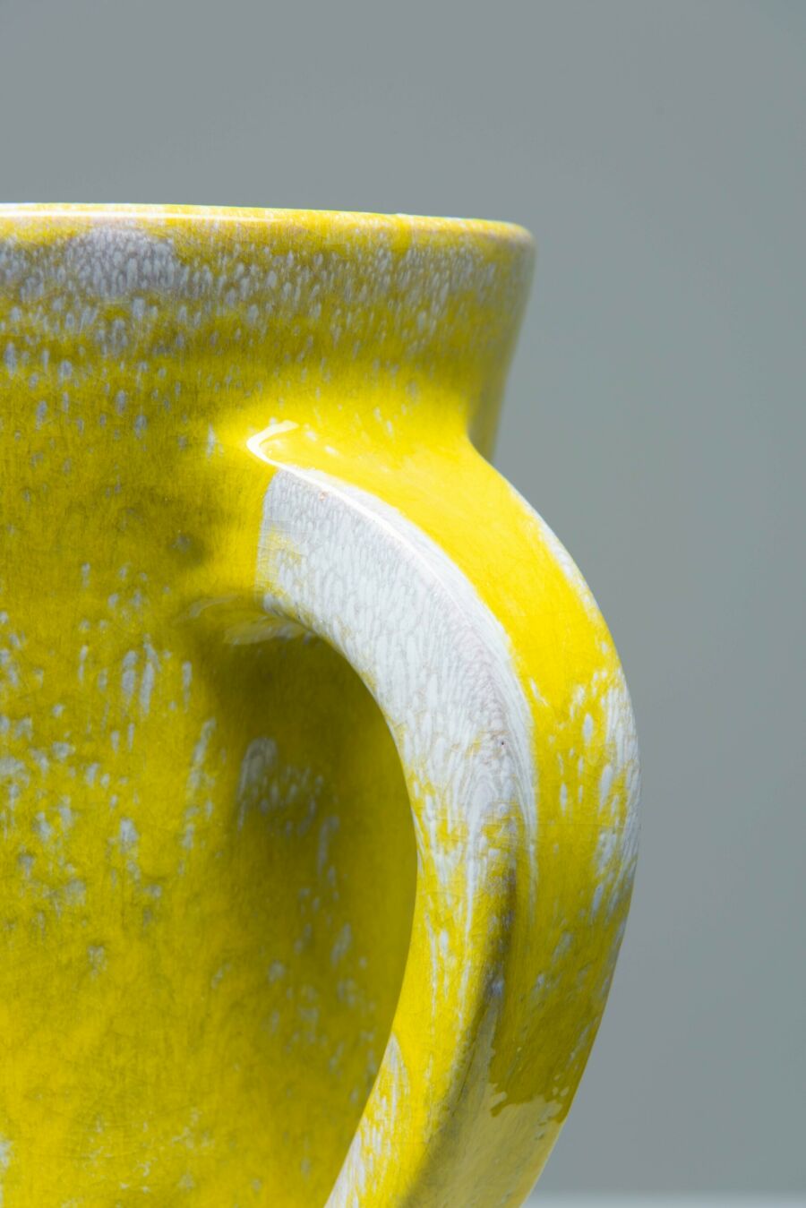 yellow-vase-20WSrw