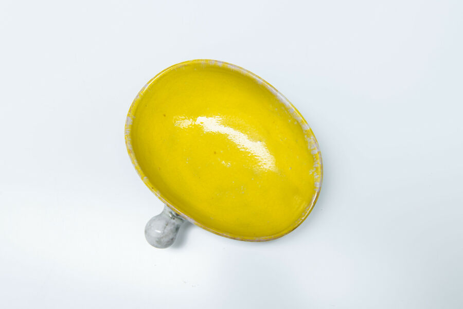 yellow-vase-9KZ59