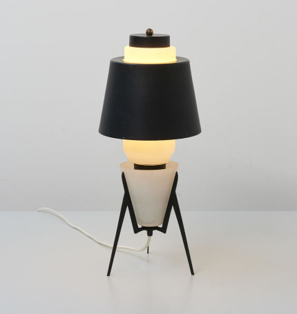 modestfurniture-vintage-2435-table-lamp-italy-glass-black-shade01