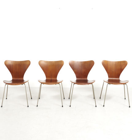 modestfurniture-vintage-2948-arne-jacobsen-series-7-chairs-fritz-hansen01