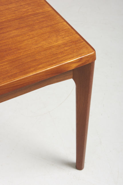 modestfurniture-vintage-2125-square-dining-table-henning-kjaernulf02