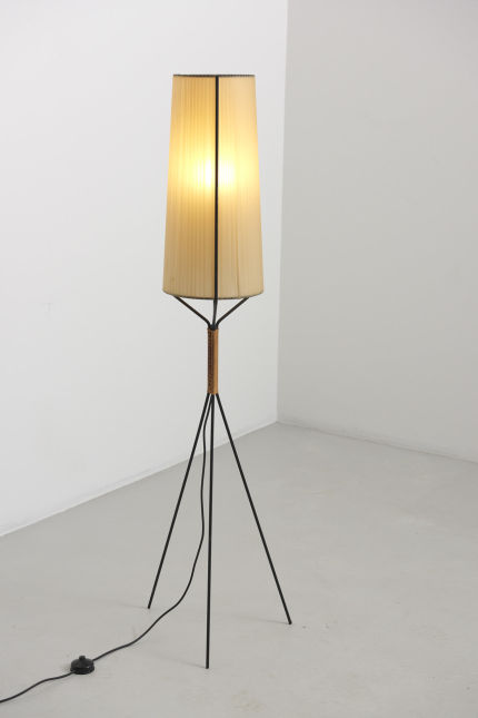 modestfurniture-vintage-2292-tripod-floor-lamp-black-steel-leather01