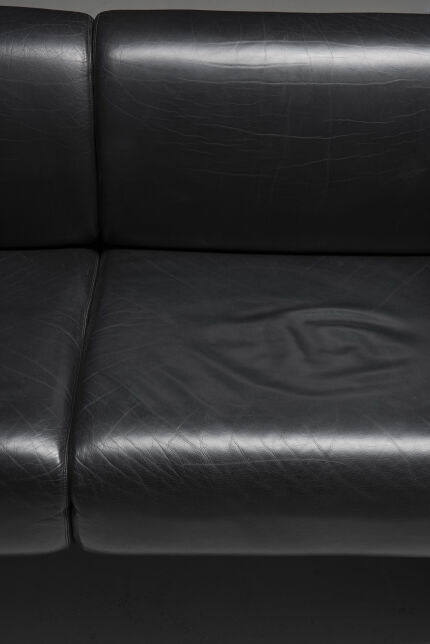 0001trix-and-robert-haussmannknoll-int-sofa-black-leather-and-mirrored-back-14