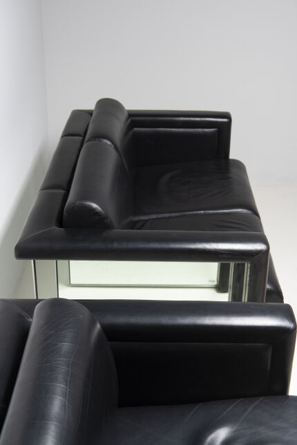 0001trix-and-robert-haussmannknoll-int-sofa-black-leather-and-mirrored-back-16