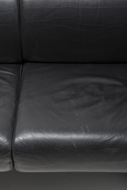 0001trix-and-robert-haussmannknoll-int-sofa-black-leather-and-mirrored-back-17