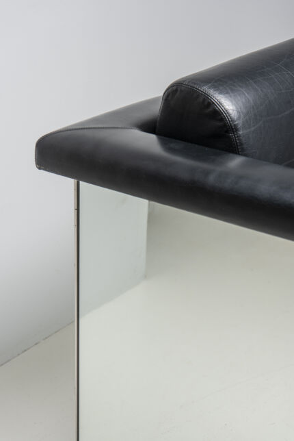 0001trix-and-robert-haussmannknoll-int-sofa-black-leather-and-mirrored-back-4