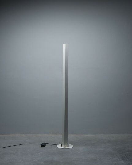 3552floor-lamp-in-white-lacquered-steel-oa-switzerland-2
