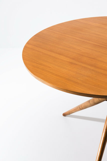 ADJUSTABLE TABLE - S.T. TISCH Jürg Bally Wohnhilfe