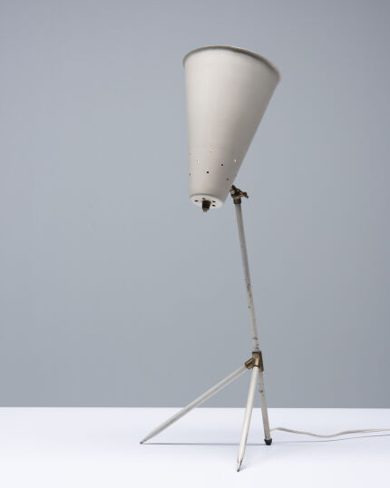 cs02850s-tripod-white-desk-lamp-1