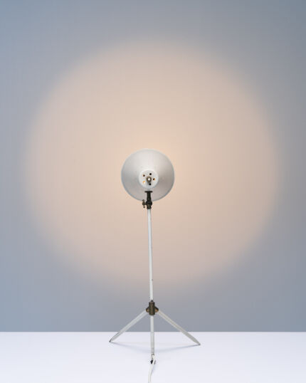 cs02850s-tripod-white-desk-lamp-10