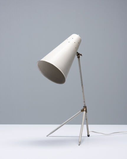 cs02850s-tripod-white-desk-lamp-2