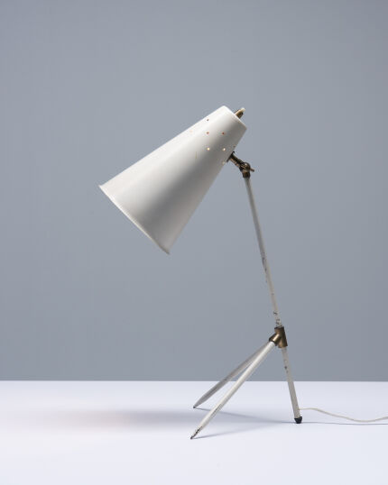 cs02850s-tripod-white-desk-lamp