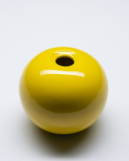 cs045gabianelli-ball-vase-in-yellow-ceramics-4_1