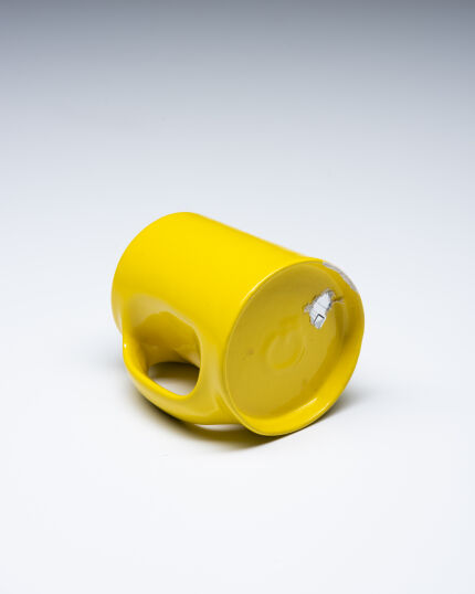 cs046gabianelli-mug-in-yellow-ceramics-5_1