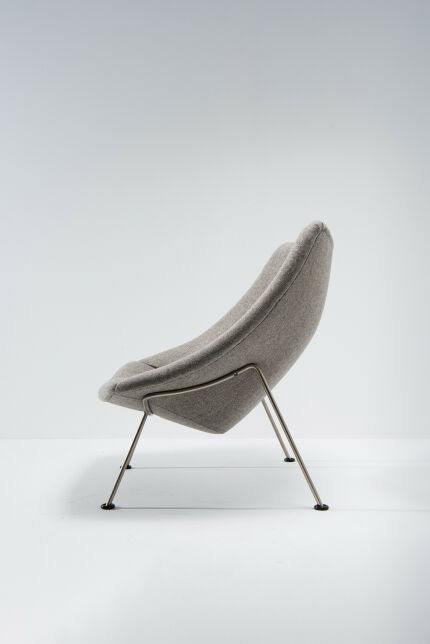 OYSTER CHAIR WITH OTTOMAN Pierre Paulin Artifort