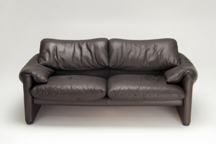 maralunga-sofa-by-vico-magistretti-for-cassina-01