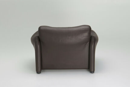 maralunga-sofa-by-vico-magistretti-for-cassina-02Hg6r