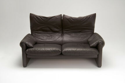 maralunga-sofa-by-vico-magistretti-for-cassina-03