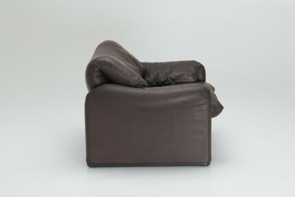 maralunga-sofa-by-vico-magistretti-for-cassina-03M3ji