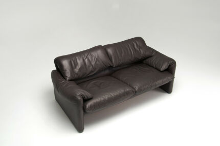 maralunga-sofa-by-vico-magistretti-for-cassina-04