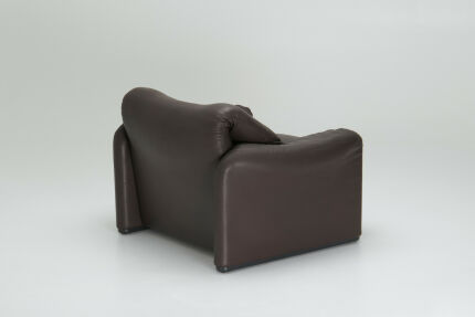 maralunga-sofa-by-vico-magistretti-for-cassina-04irXG