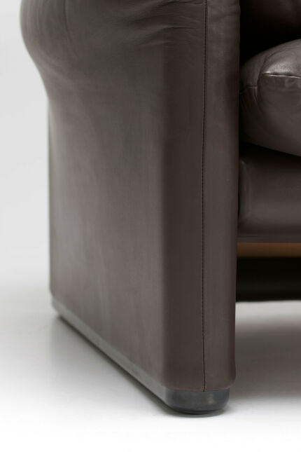 maralunga-sofa-by-vico-magistretti-for-cassina-07