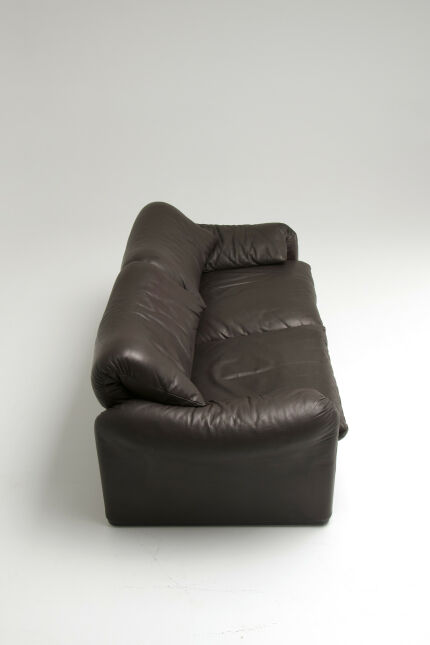 maralunga-sofa-by-vico-magistretti-for-cassina-11