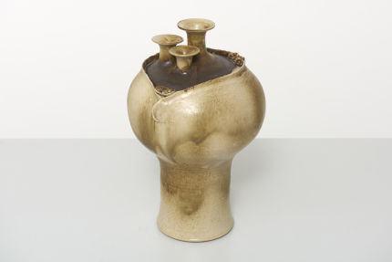 modest furniture vintage 1380 ceramic vase 3 heads 01