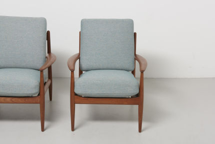 modestfurniture-vintage-1686-grete-jalk-easy-chairs-franse-and-son02