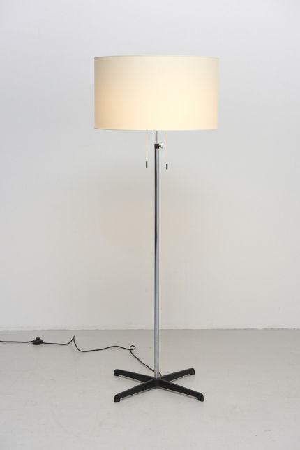 modestfurniture-vintage-1840-staff-floor-lamp-cross-foot03