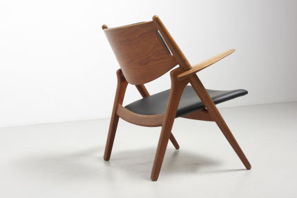 modestfurniture-vintage-1970-sawbuck-easy-chair-hans-wegner-ch-2805