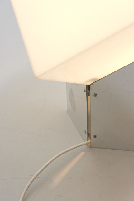 modestfurniture-vintage-2235-raak-kubus-table-lamp-driessen06