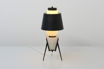 modestfurniture-vintage-2435-table-lamp-italy-glass-black-shade01