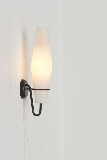 modestfurniture-vintage-2666-raak-wall-lamps-milk-glass-metal-bracket02