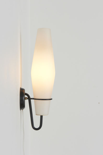 modestfurniture-vintage-2666-raak-wall-lamps-milk-glass-metal-bracket07
