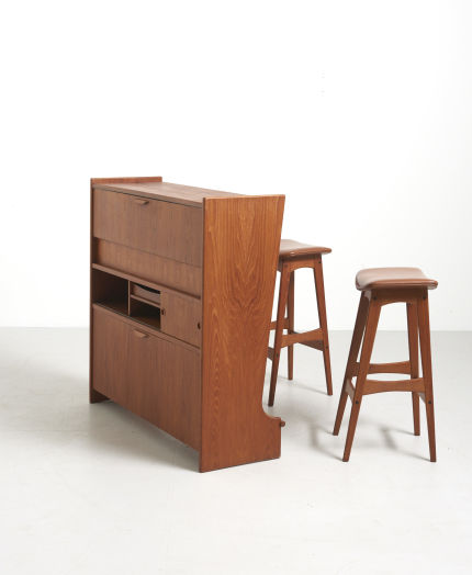 modestfurniture-vintage-2672-johannes-andersen-bar-cabinet-sk661-bar-stools01