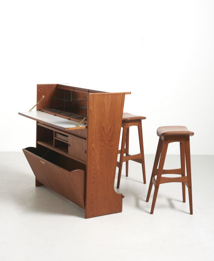 modestfurniture-vintage-2672-johannes-andersen-bar-cabinet-sk661-bar-stools03