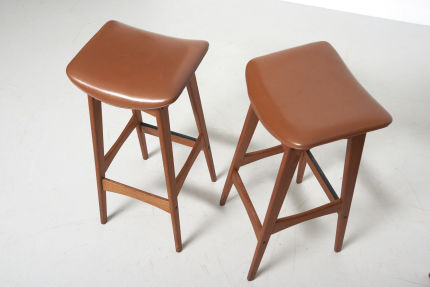 modestfurniture-vintage-2672-johannes-andersen-bar-cabinet-sk661-bar-stools18