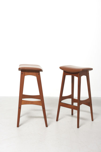 modestfurniture-vintage-2672-johannes-andersen-bar-cabinet-sk661-bar-stools19